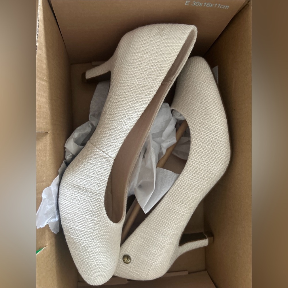 Life Stride Soft System Parigi Pumps Cream Dress Shoes Heels New size 6.5
